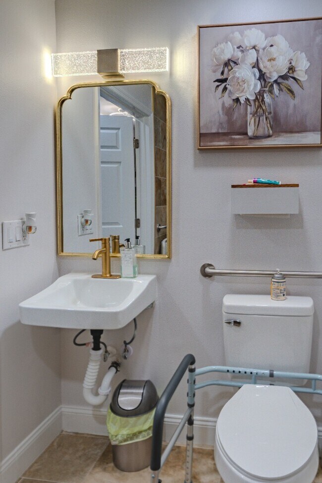 Building Photo - 1875 Williams Manor Ave