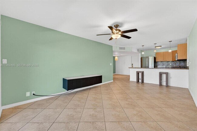 Building Photo - 3000 NE 5th Terrace