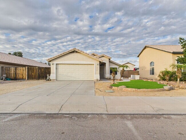 Building Photo - Charming Butler Place Home with a Swimming Pool