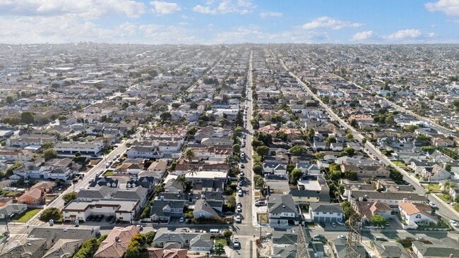 Building Photo - 2519 Curtis Ave