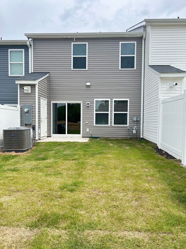 Building Photo - 105 Pleasure Ln