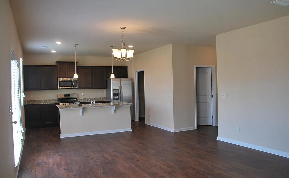 Building Photo - 79 Meadowlark Way