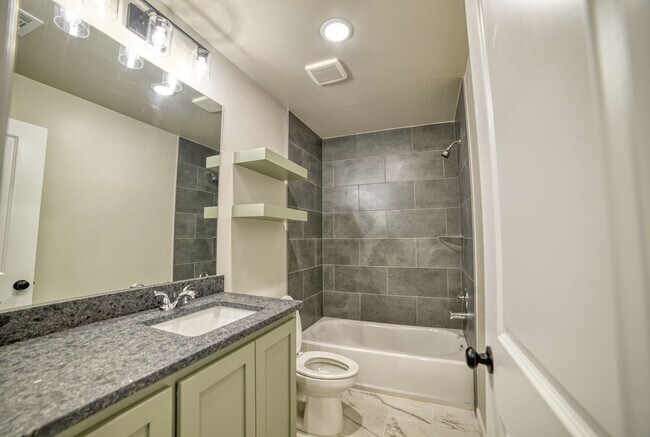 Building Photo - Brand New Home In Washington!