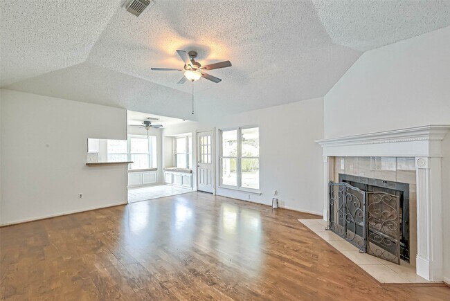 Building Photo - 2922 Lakefield Way