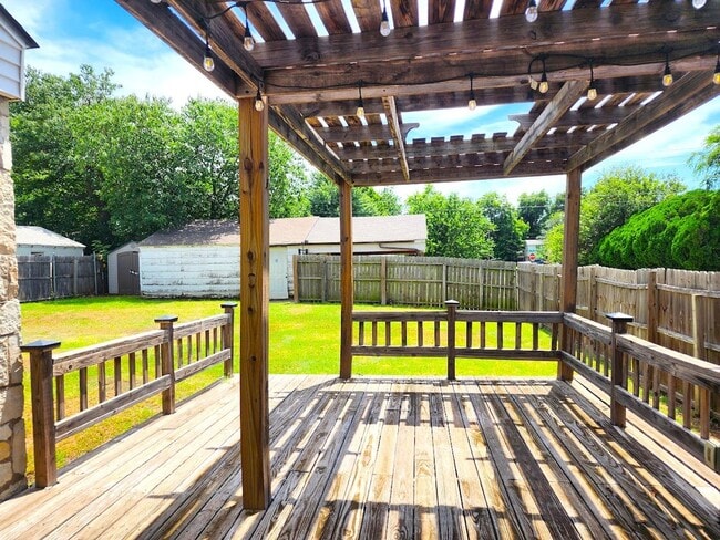 Building Photo - 2 Bed 1 Bath 2 Covered Carport in Corbin P...