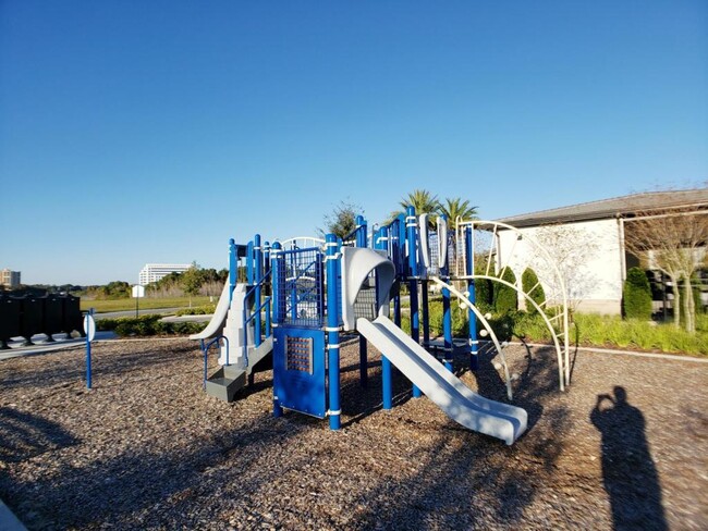 Building Photo - 5856 Bimini Twist Loop