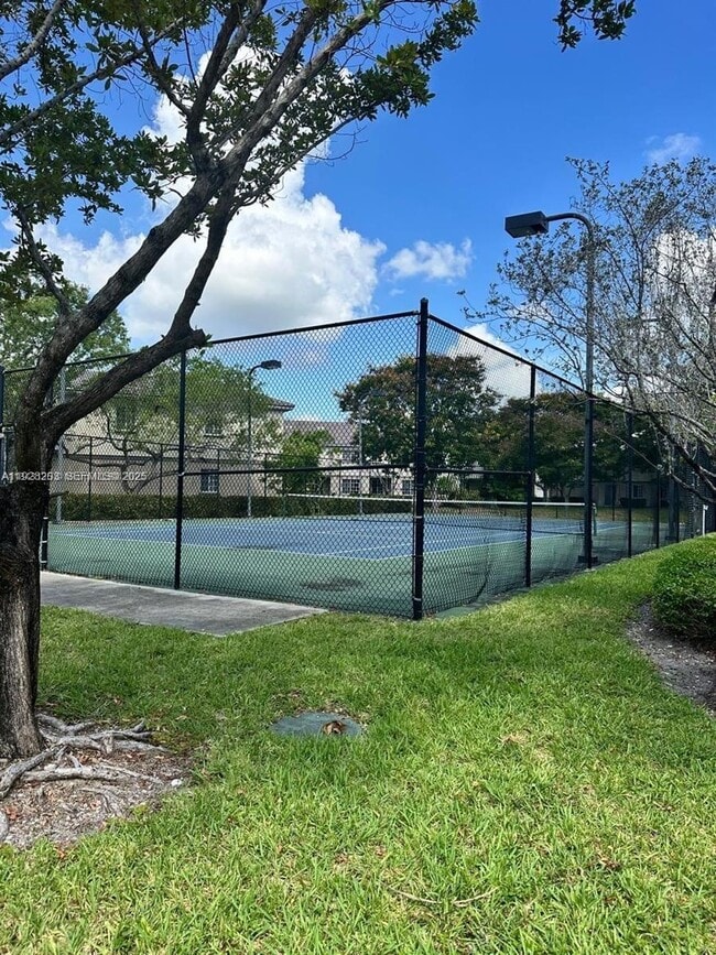 Building Photo - 2002 Freeport Dr