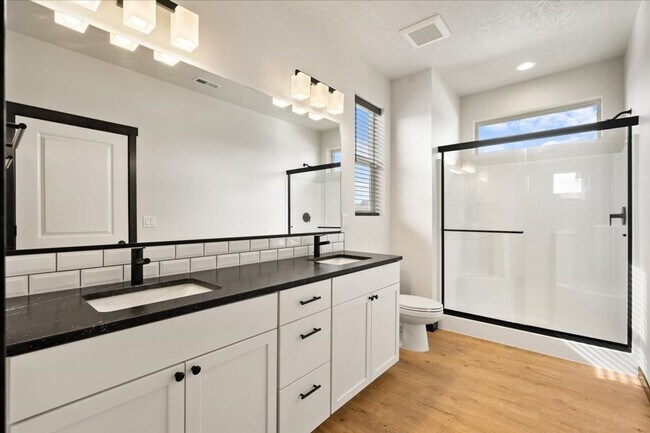 Building Photo - Spacious 4-Bedroom, 2.5 Bath, Two-Story Gem with a Fenced Yard!