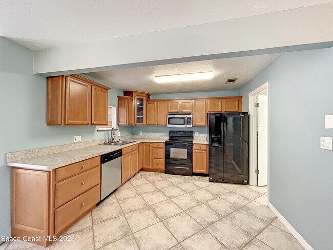 Building Photo - 305 Belmont Dr