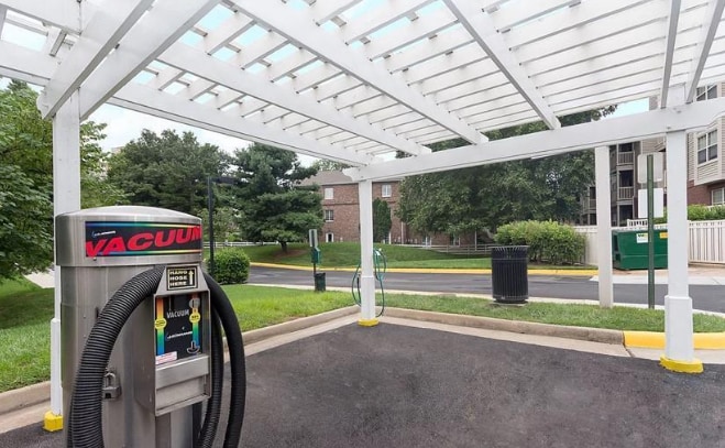 Building Photo - 1702 Ascot Way