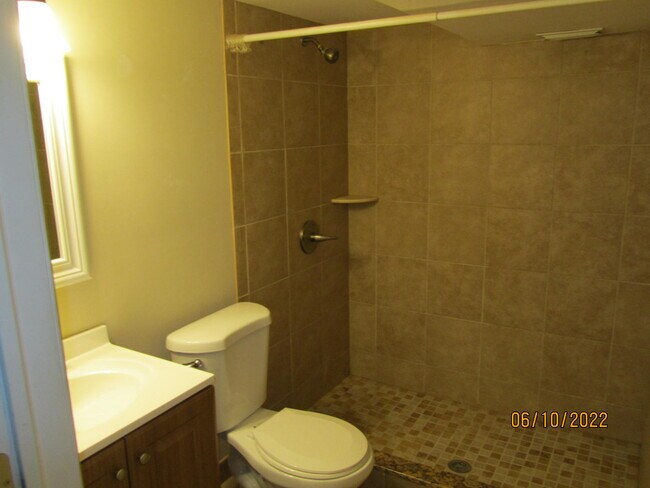 Building Photo - 5289 Eisenhower Rd