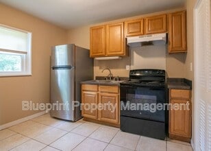 Building Photo - 252 Meadowdale Ave