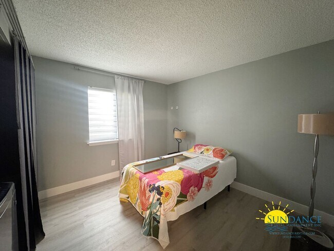 Building Photo - Waterfront 2 Bedroom Condo in Fountainhead!