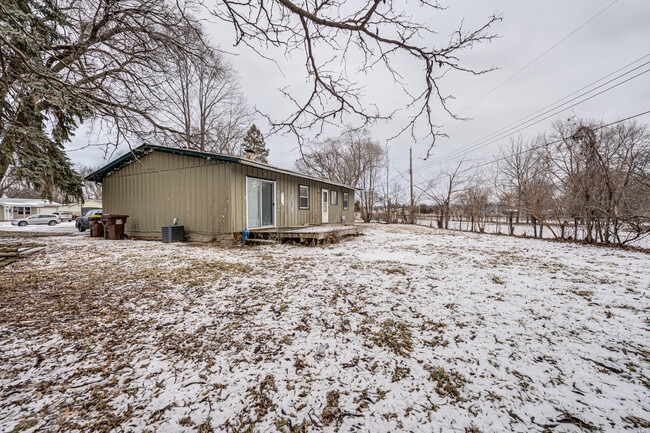 Building Photo - 2932 Cameron Ave