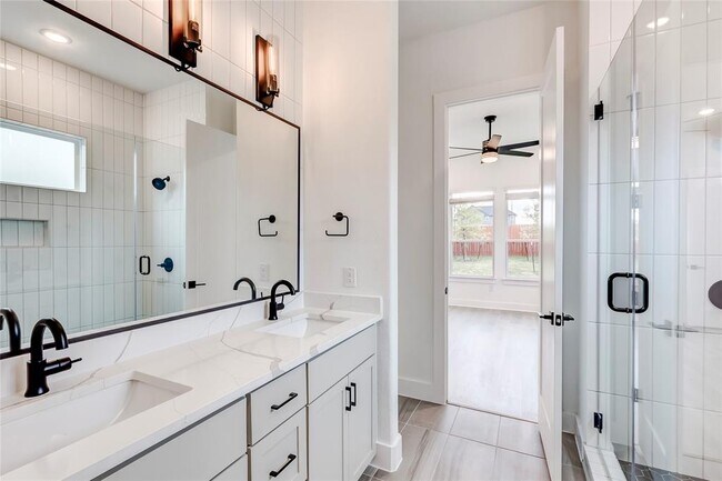 Building Photo - 1703 Kit Cir