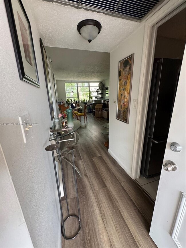 Building Photo - 9495 Evergreen Pl