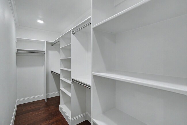 Building Photo - 751 Bison Dr