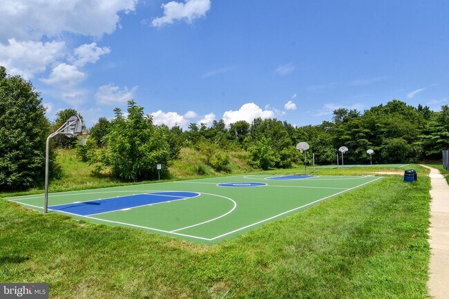 Building Photo - 6905 Victoria Dr