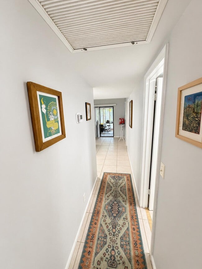 Building Photo - 9262 Green Meadows Way