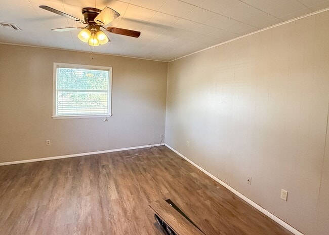 Building Photo - $500 OFF FIRST MONTHS RENT | 2.5 ACRE LOT! 4 Beds in Central Edmond!