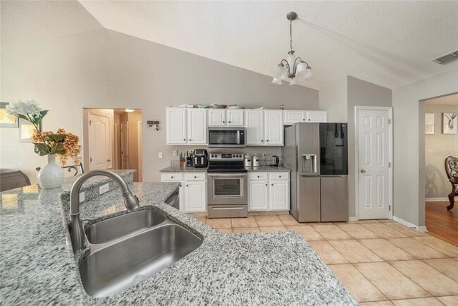 Building Photo - 13718 Colina Ct