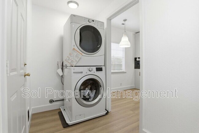 Building Photo - 2625 Howe St