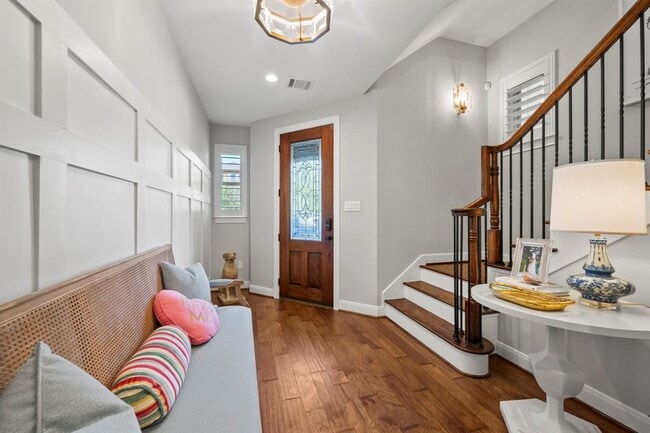 Building Photo - 11025 Upland Forest Dr
