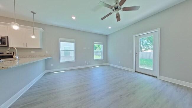 Building Photo - 840 Fairview Dr
