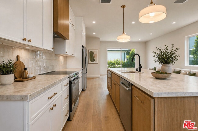 Building Photo - 4720 Marshall Dr