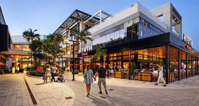 Building Photo - 3401 N Country Club Dr