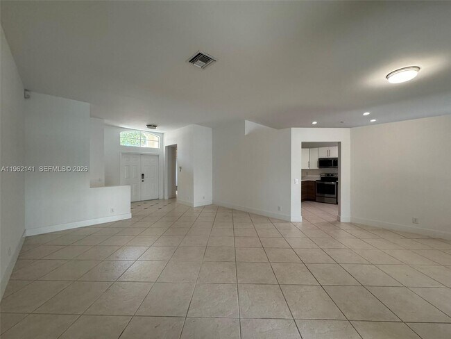 Building Photo - 4273 Fox Ridge Dr