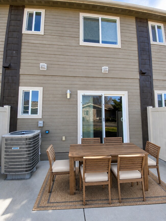 Building Photo - Move In Ready PLUS We Dropped The Rent!  Yes- You Read That Correctly!