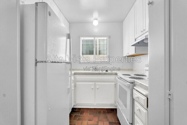Building Photo - 325 Rosemont St
