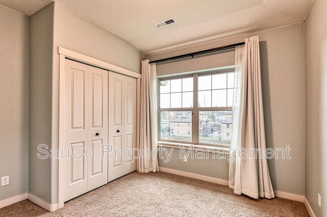 Building Photo - 8712 NE Delamere Way