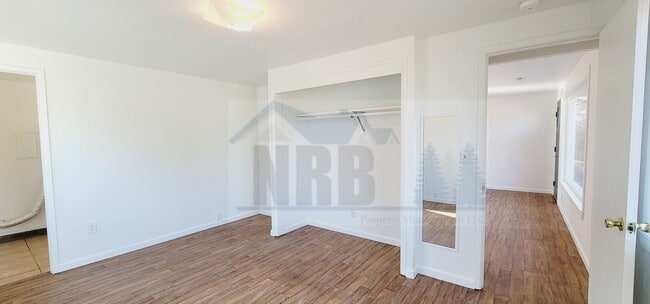 Building Photo - Absolutely Gorgeous 3 bd, 1 ba House locat...