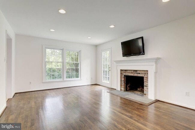 Building Photo - 10239 Gainsborough Rd