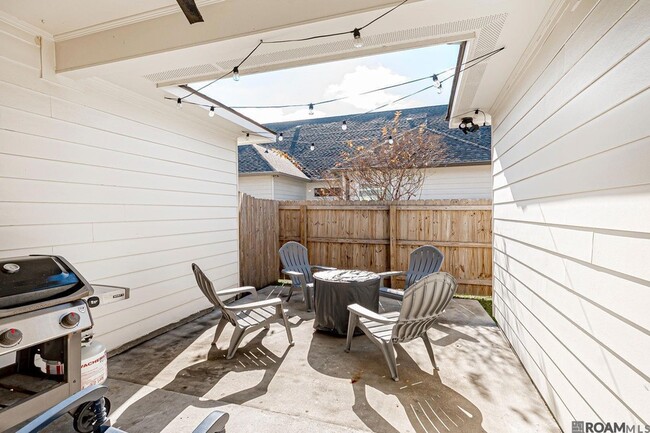 Building Photo - 8110 Stonelake Ave