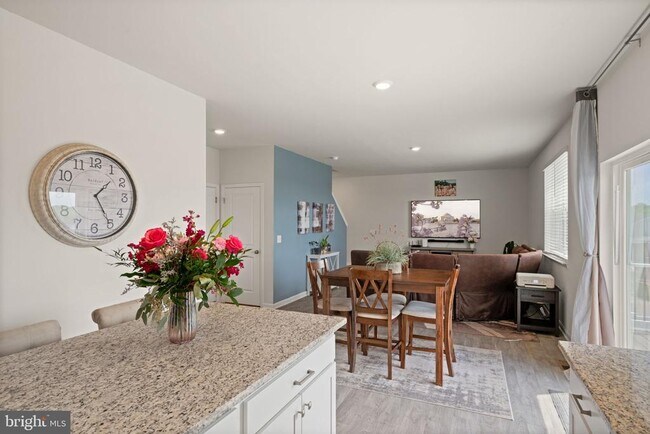 Building Photo - 35418 River Bend Dr