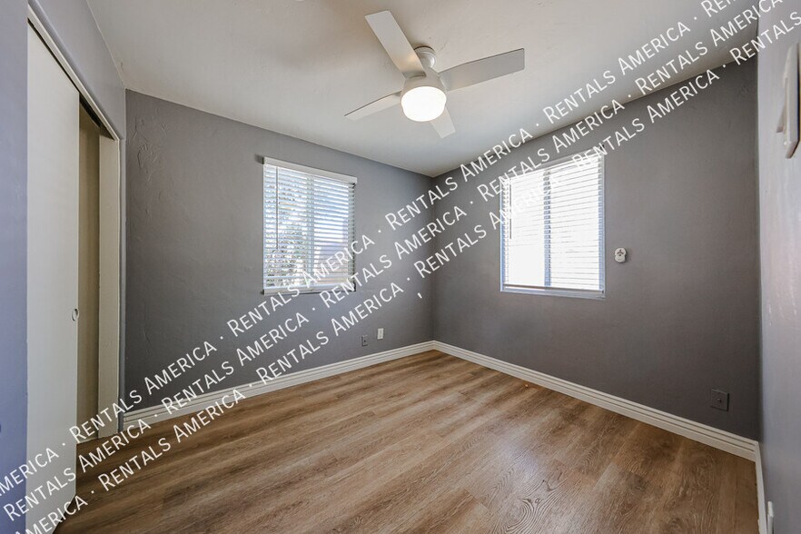 Building Photo - 404 W Mission Ln