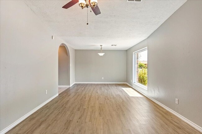 Building Photo - 6815 SW Fenwick- AVAILABLE NOW!