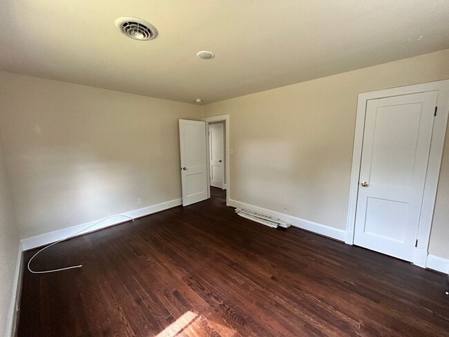 Building Photo - 1815 Powell Rd