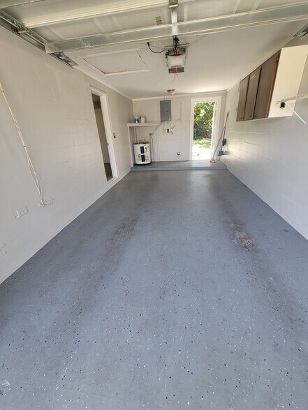 Building Photo - 3806 Moog Rd