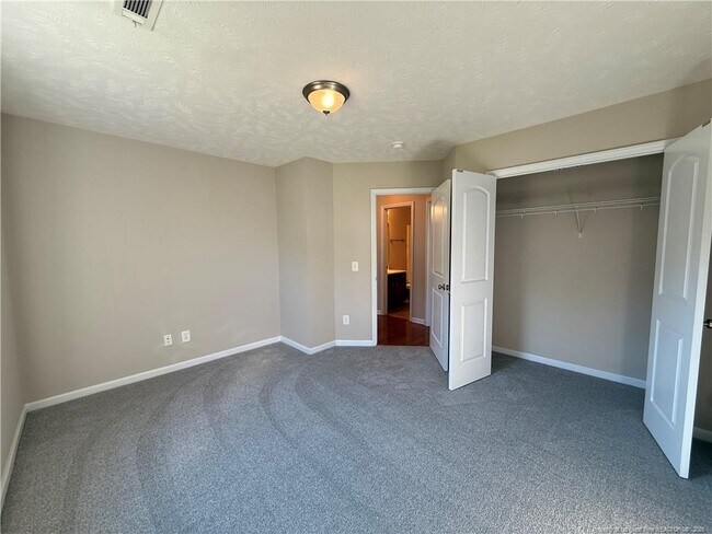 Building Photo - 402 Colonist Pl