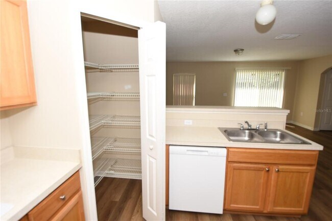 Building Photo - 37 Buttermill Dr