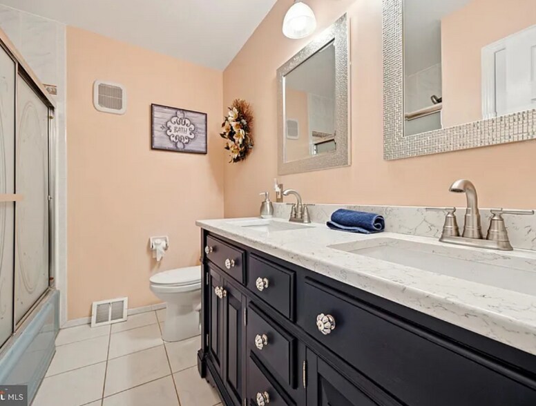 Building Photo - 9813 Ferndale St