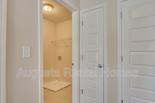 Building Photo - 5014 Vine Ln