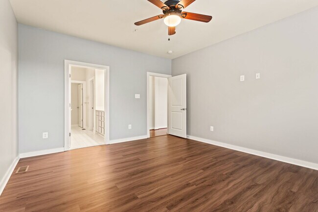 Building Photo - 1112 Saxton Dr