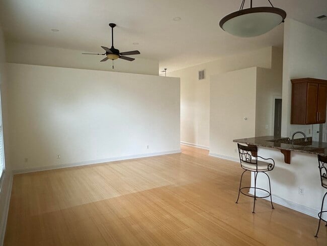Building Photo - 106 Wisteria Ln