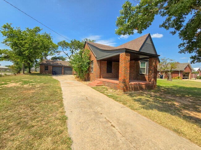 Building Photo - Cute 3 Bedroom Brick home in Shawnee