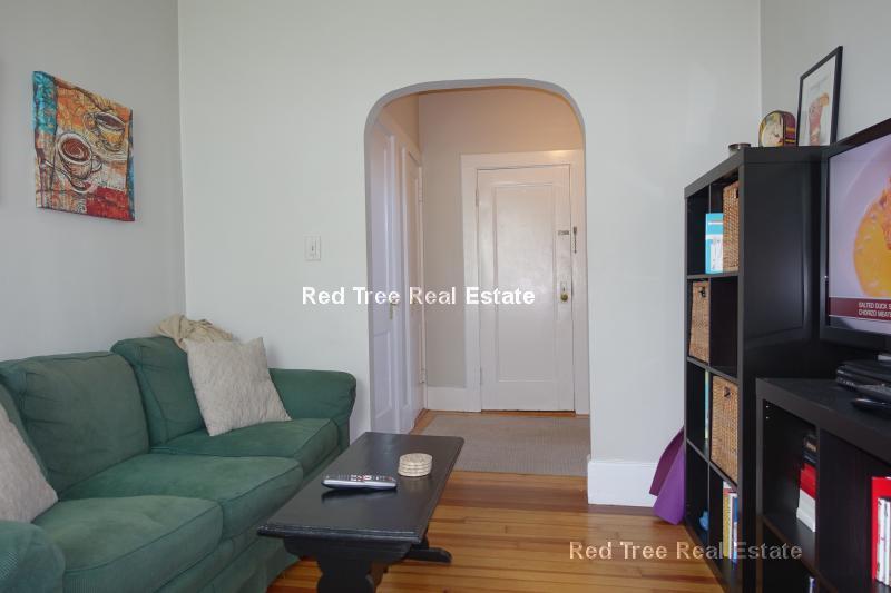 Building Photo - 554 E 4th St